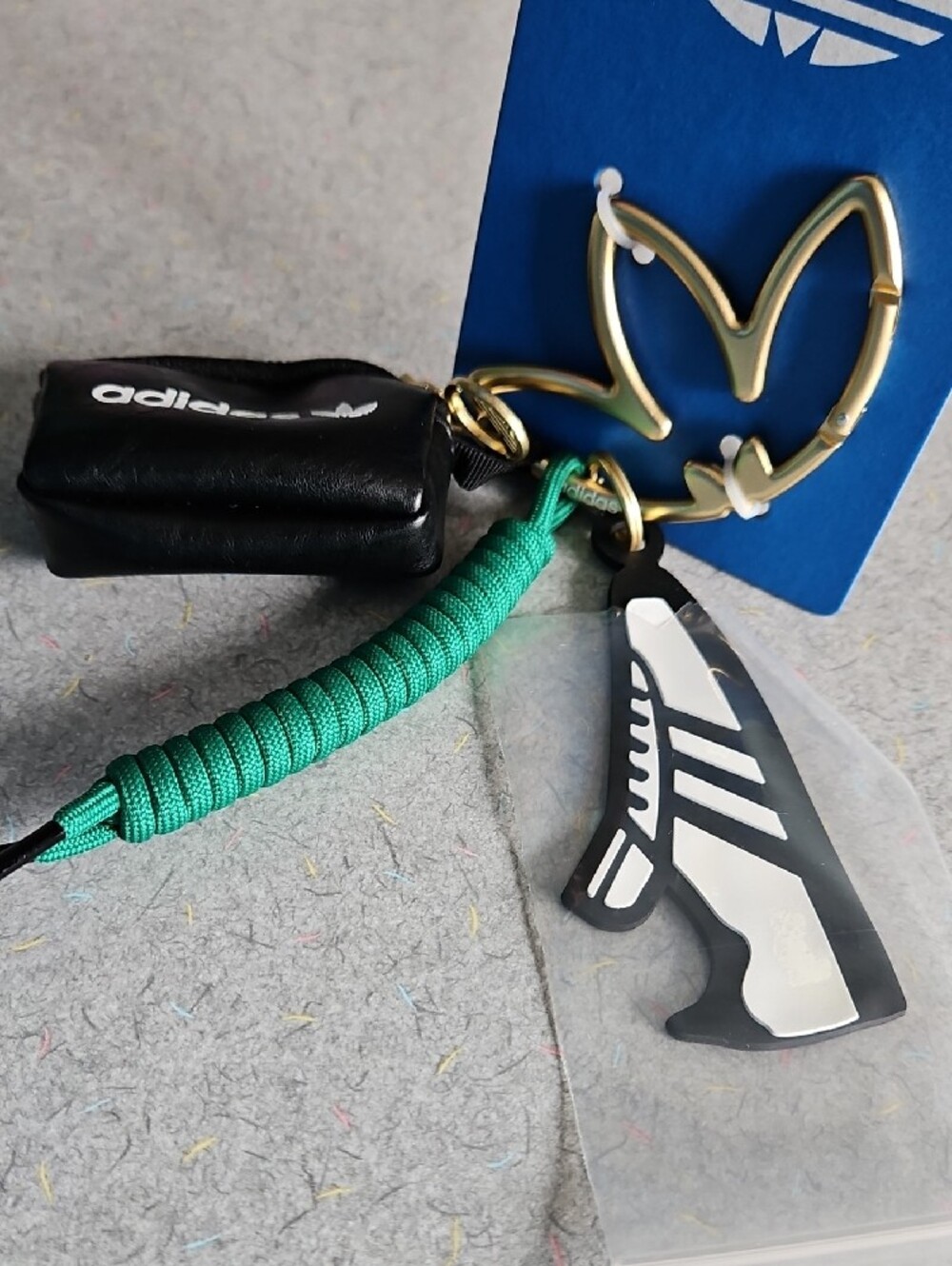 ADIDAS KEY CHAIN - Picture 11 of 12